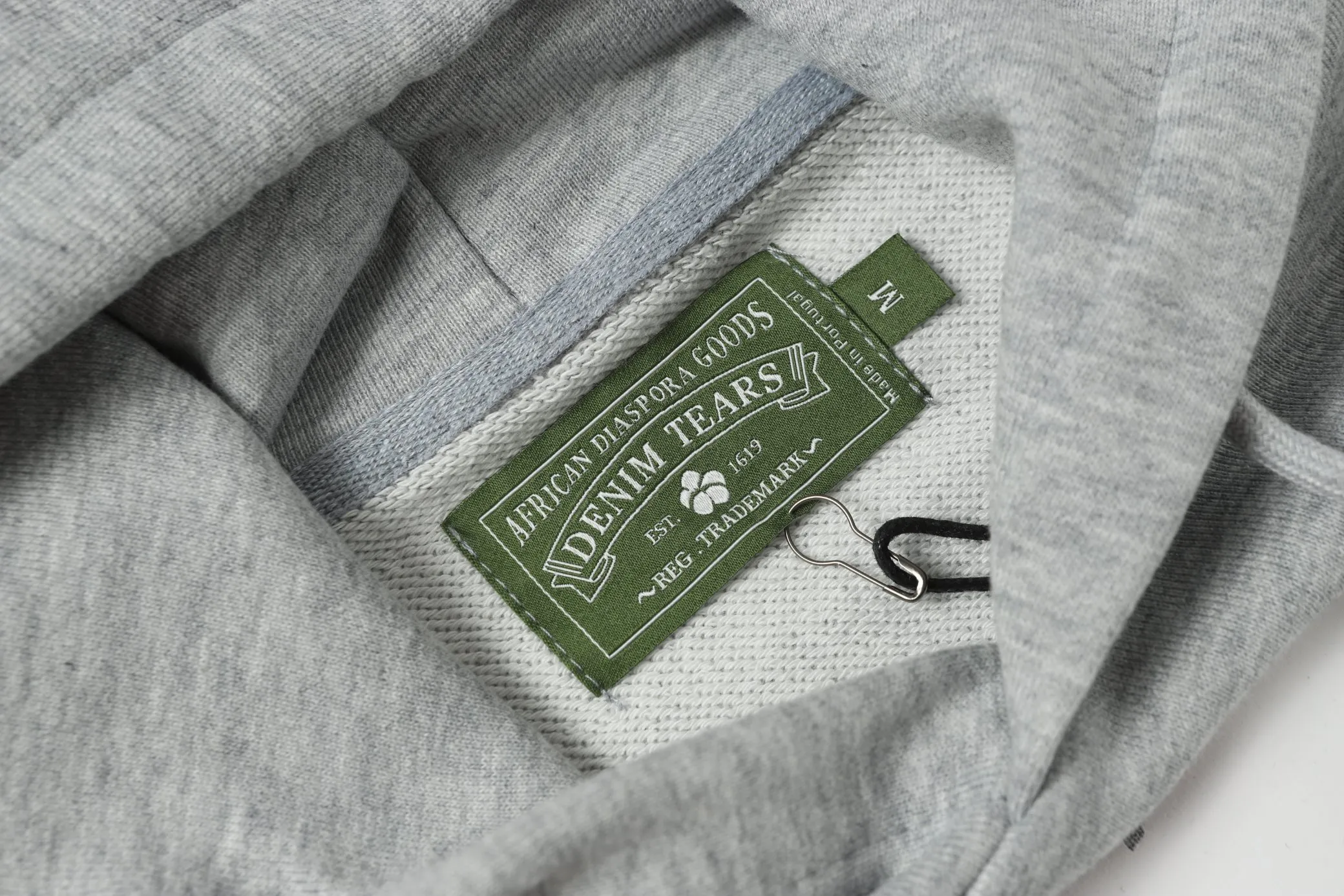 6002# DENIM TEARS Kapok European and American trendy brand high-quality printed hooded sweatshirt set. Terry fabric weighs 380 grams. Threads are customized and dyed in the same color. Color Black Gray Purple Size S-XL